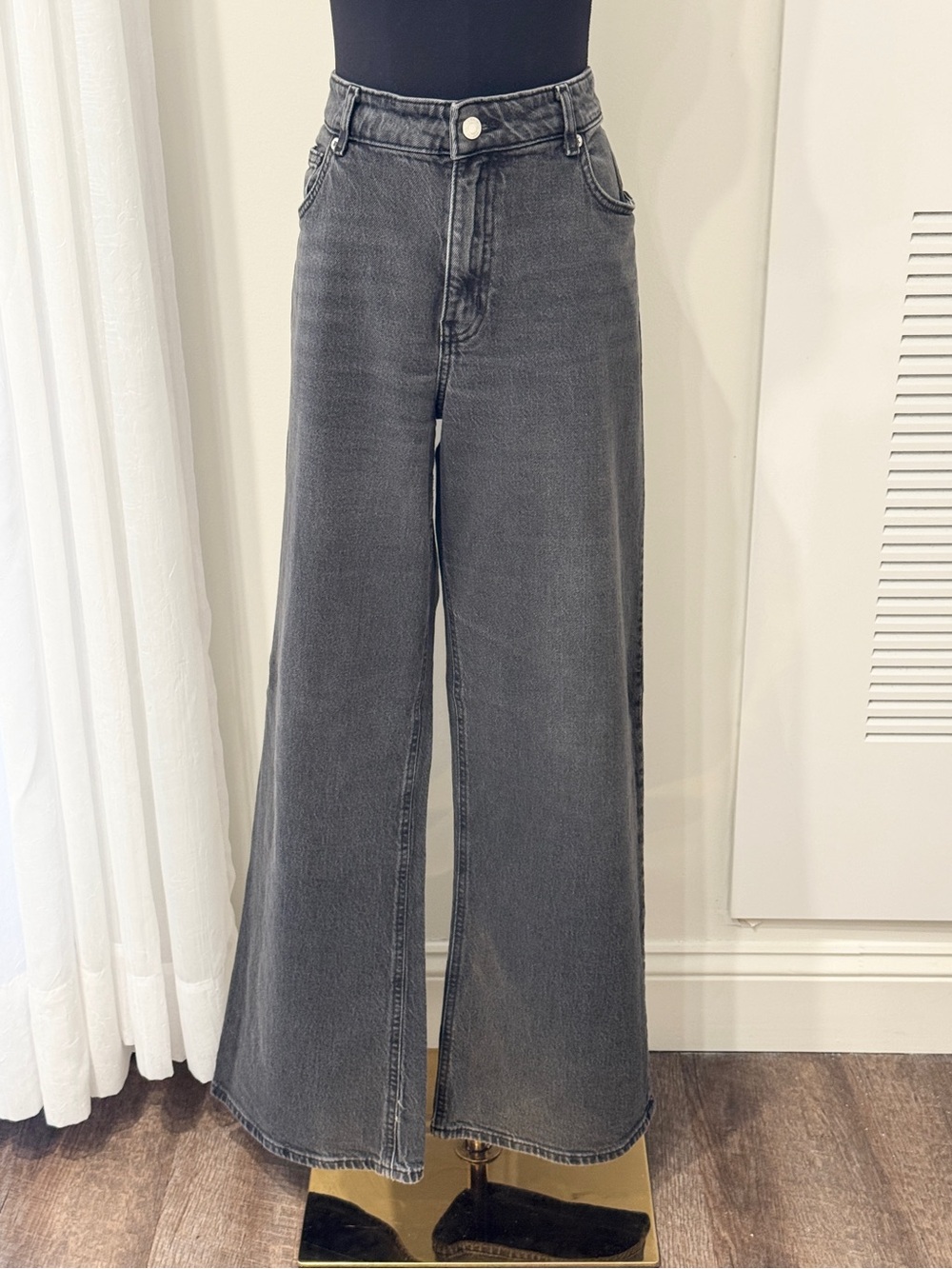 H&M Wide-Leg High-Rise Jeans in Washed Black / US 12